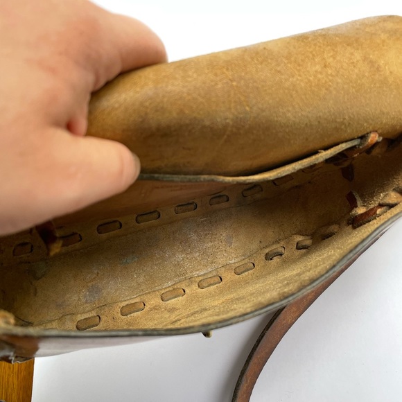 SOLD🔥Beautiful Vintage Leather Satchel - Picture 7 of 9